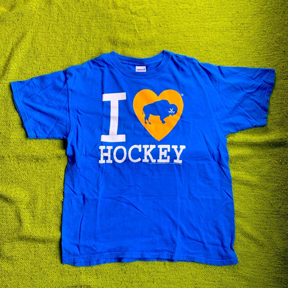 🦬Buffalo Sabres “I 💛Hockey” Tee🦬